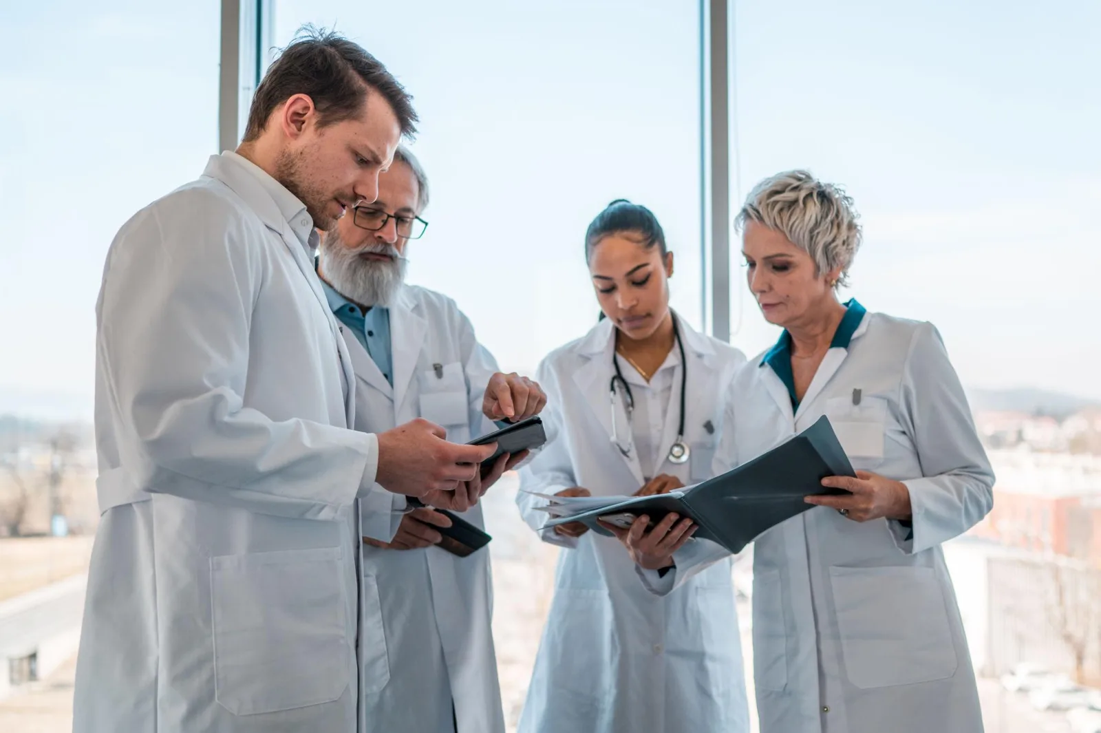 Panel of U.S. physicians on the MedCare Medical Review Board